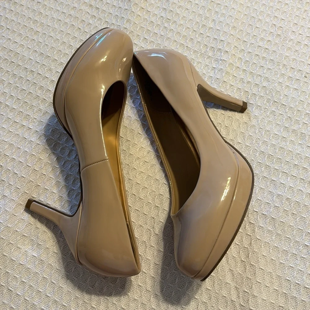 Madden girl‎ NWOB Nude Round Toe Heel